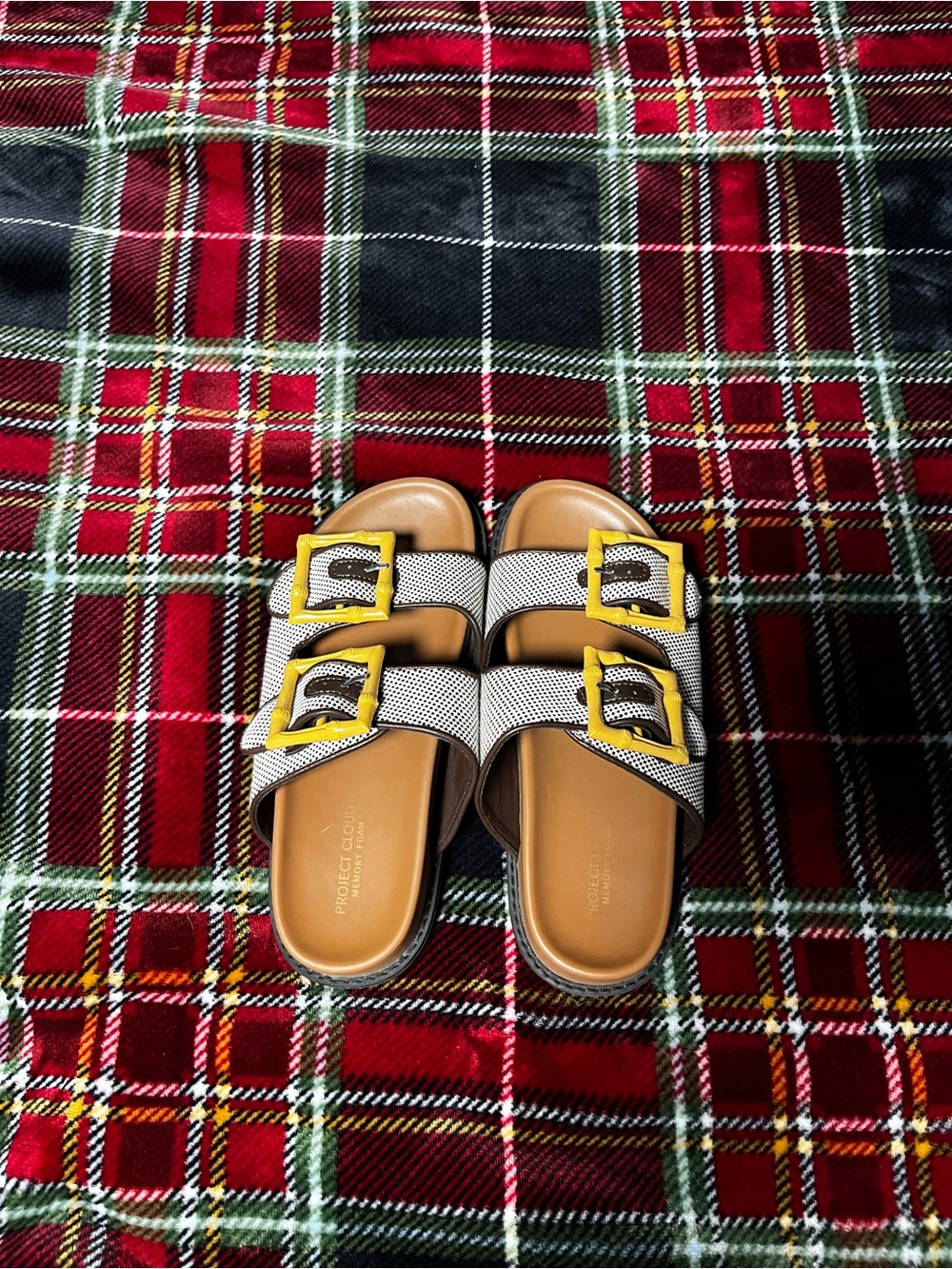 Birkenstock design! Yellow buckles Women’s 7.5!